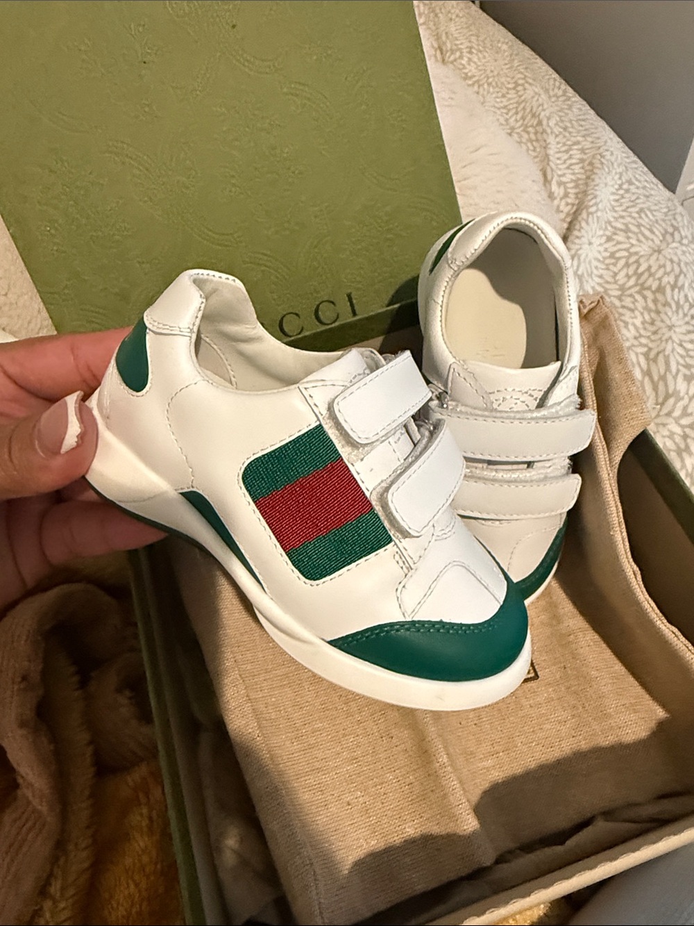 Gucci White Leather Kids Sneakers with Green and Red Web